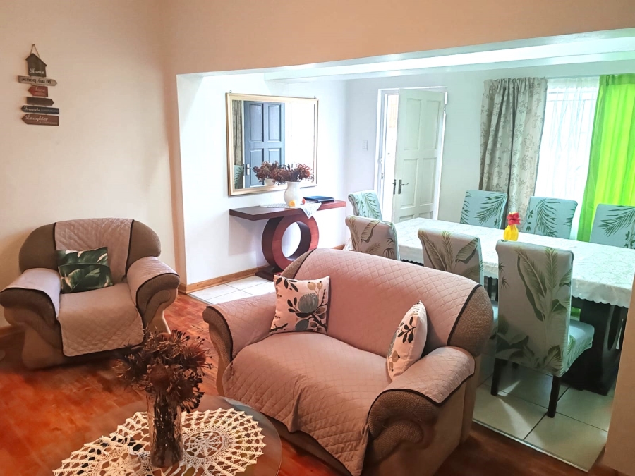 3 Bedroom Property for Sale in Van Riebeeck Hoogte Eastern Cape
